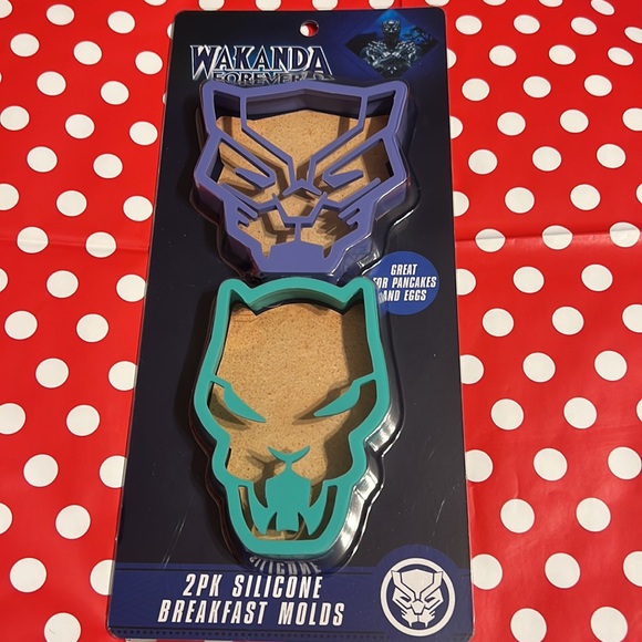 New Wakanda Forever Kitchen Set: Silicone Breakfast Molds & Mini Spatula Set - Picture 2 of 6